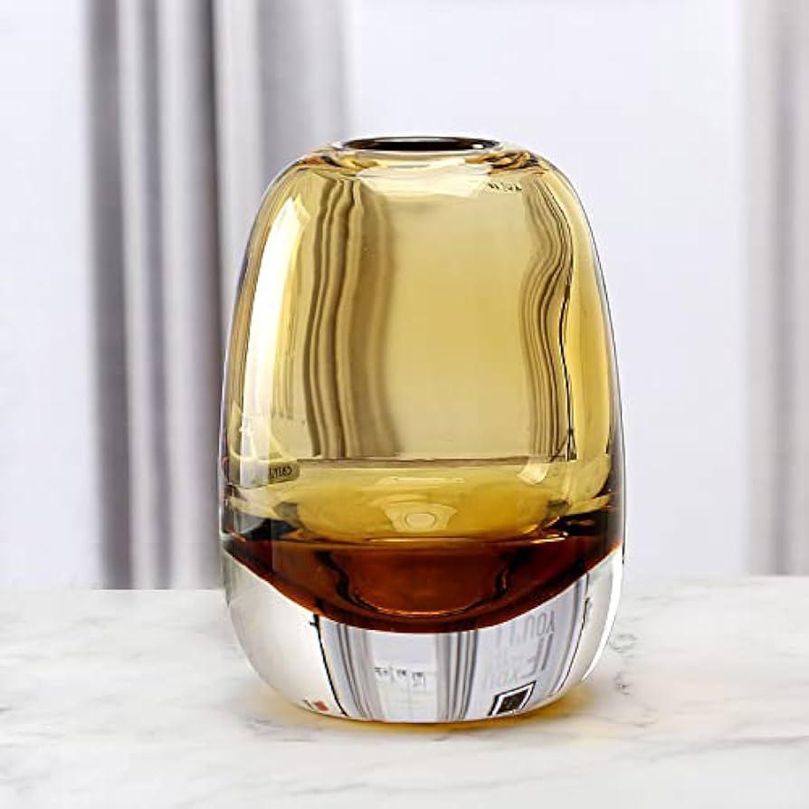 Oliviea vase