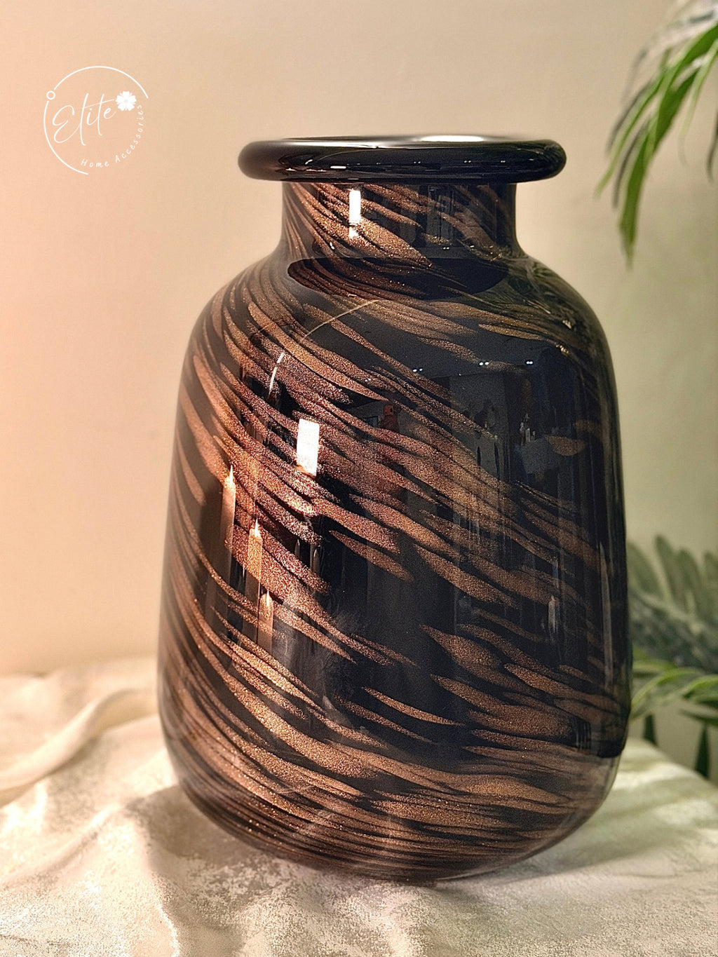 Noir Ember vase