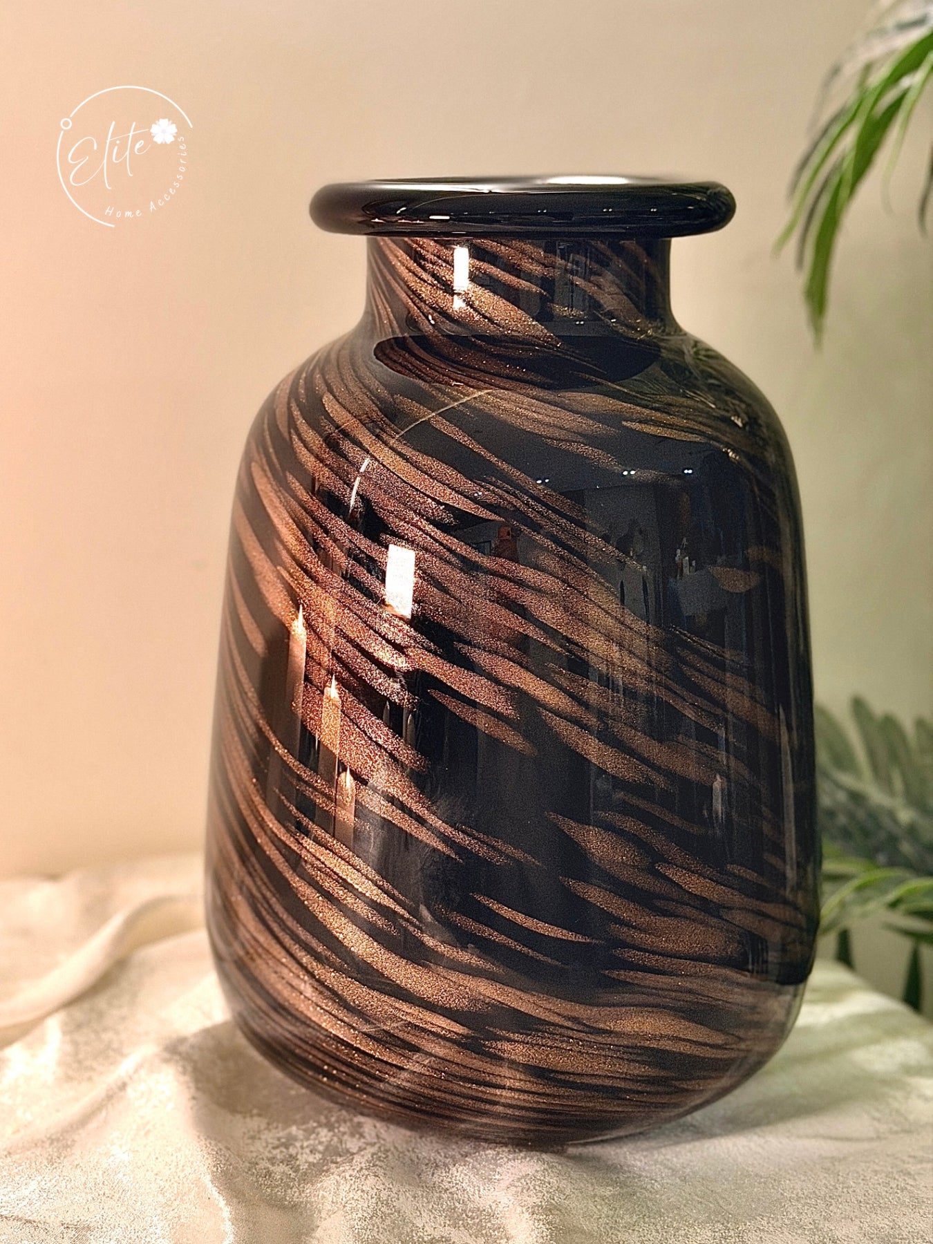 Noir Ember vase